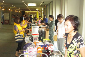 バザーは大盛況！！