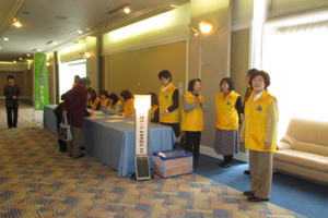 受付にて皆様をお出迎え