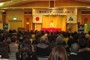 満員御礼の中、落語を一席