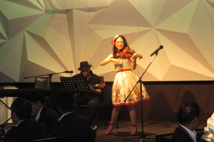 空奏バイオリニスト Erica Erikaさんの演奏です!!