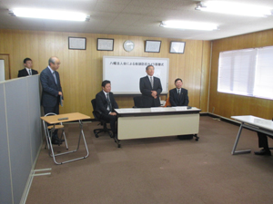 八幡法人会による街頭防犯カメラ寄贈式