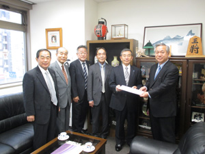 三原衆議院議員へ平成30年度の税制改正要望書を提出