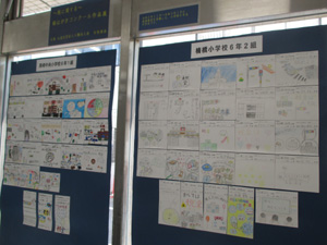 絵はがきコンクール作品の展示