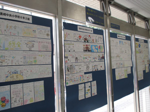 絵はがきコンクール作品の展示