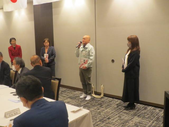 女性部会チヤリティバザー収益金寄付贈呈式2