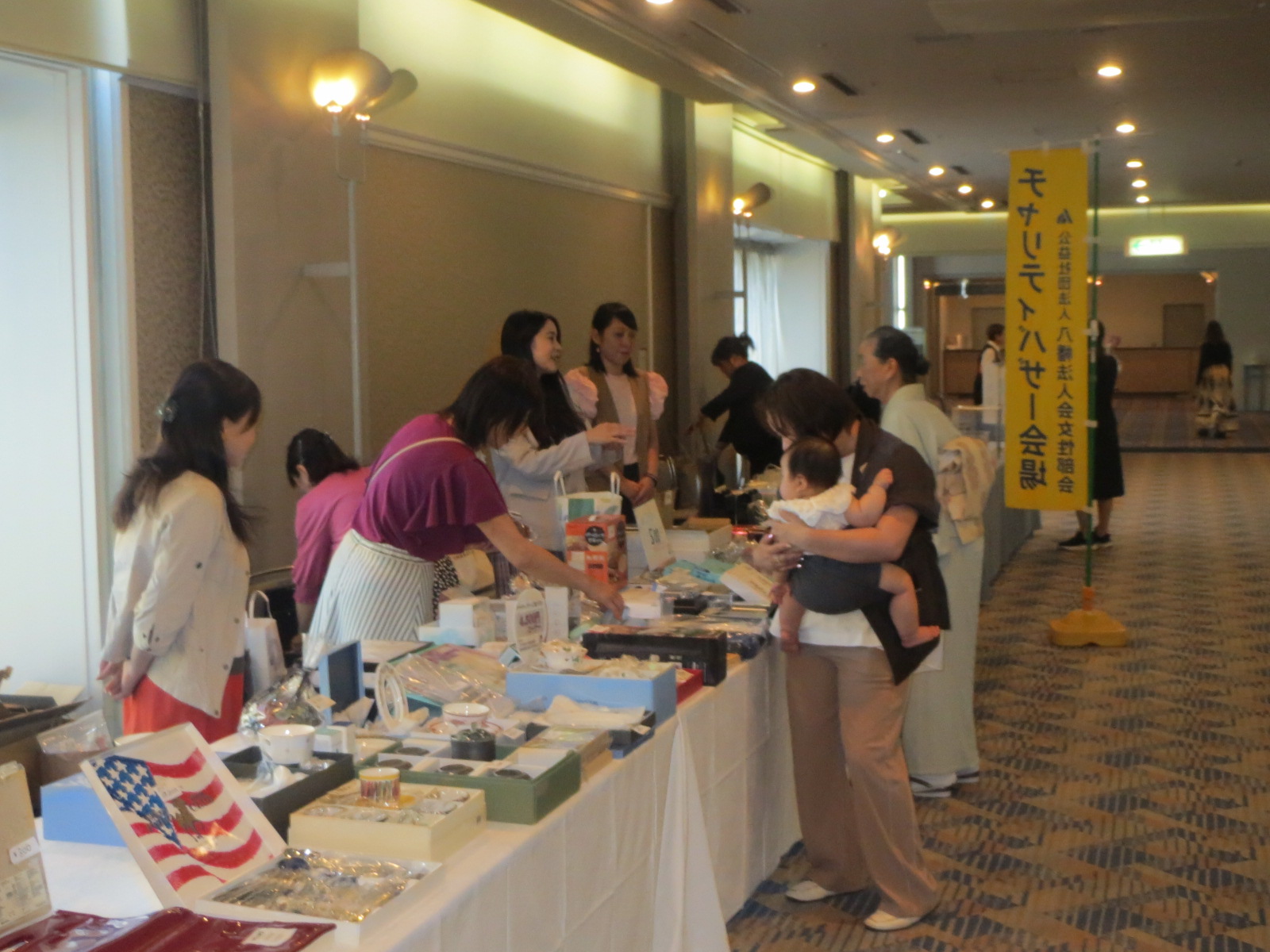 チャリティバザー会場